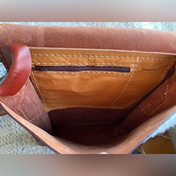 Handcrafted Leather Messenger Bag - Picture 5 of 9